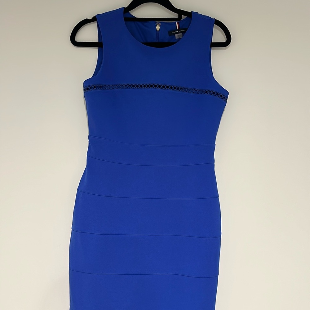 Tommy Hilfiger size 2 blue sheath dress with lace detail